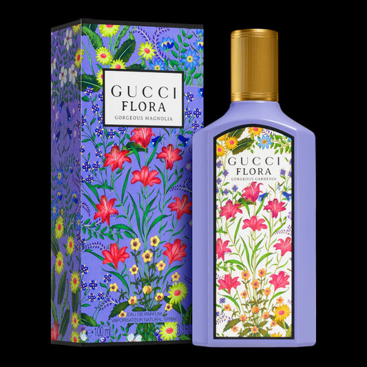 Frasco de perfume Gucci Flora Gorgeous Magnolia 100ml EDP, botella lacada en color morado lavanda con el estampado floral icónico. Fragancia original disponible en Costa Rica en formato completo y decants.