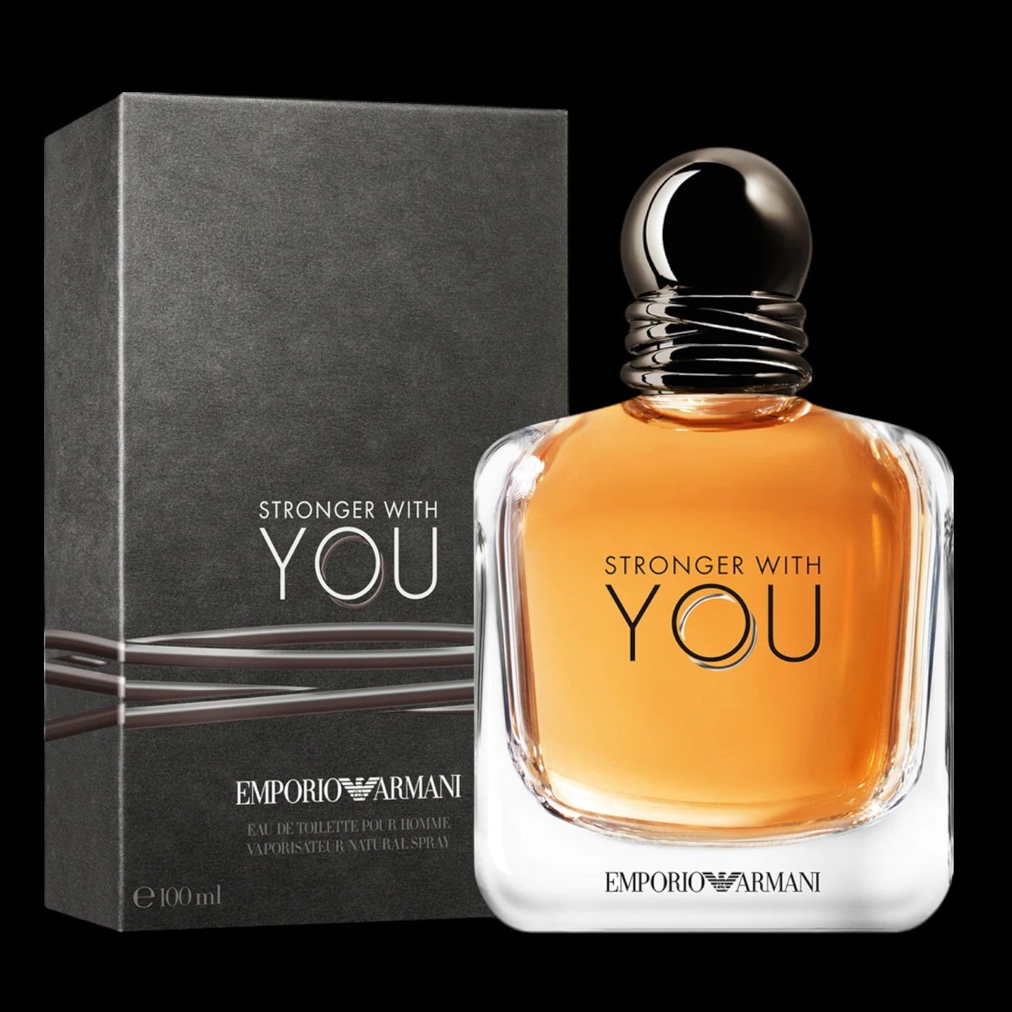 Frasco de perfume Stronger With You de Giorgio Armani para hombre en su botella de vidrio transparente con tapa negra de anillos entrelazados. Fragancia original disponible en Costa Rica en formato de 100ml y decants.